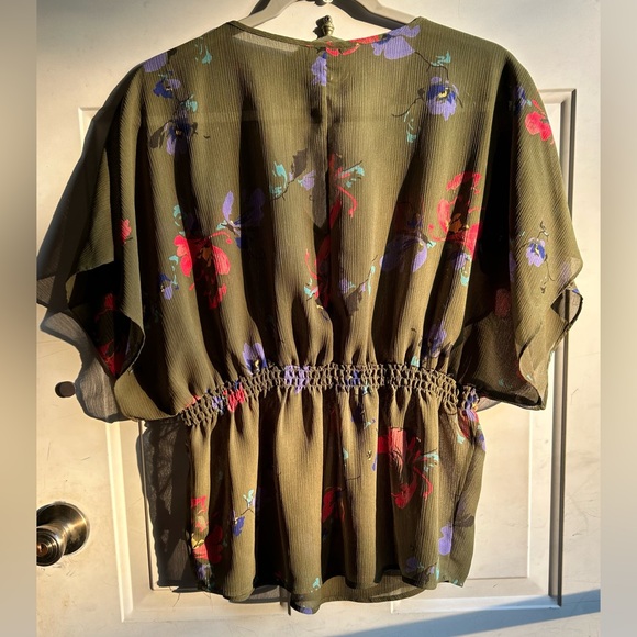Mossimo 100% Polyester Floral Chiffon Sheer Blouse Size Small EUC - Picture 3 of 4